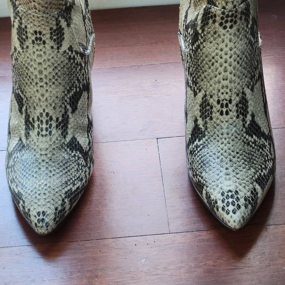 High boots - Picture 2 of 3